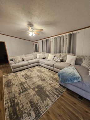 Camp Joy Lake House, Caldwell, TX sleeps 10